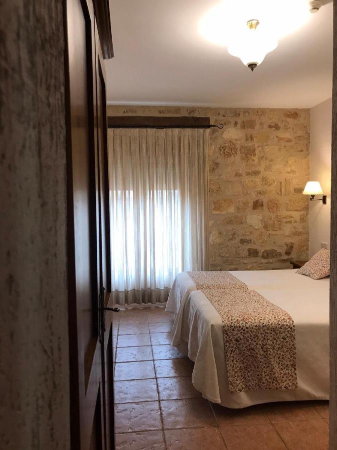 hostal Decerca Prádena Esterno foto